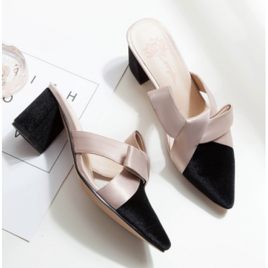 Elegance Reimagined Black Slingback Heels with Bold Cream Bow image